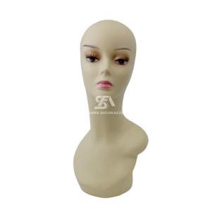 Foto de producto cabeza femenina de plástico con rostro pintado, cuello y medio busto en color carne