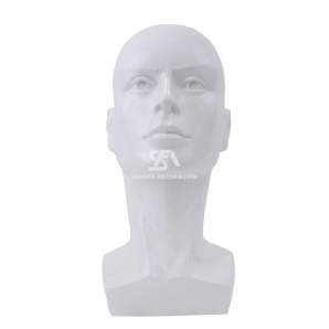 Foto de producto cabeza masculina realista de plástico con rostro, cuello y base cuadrada en color blanco