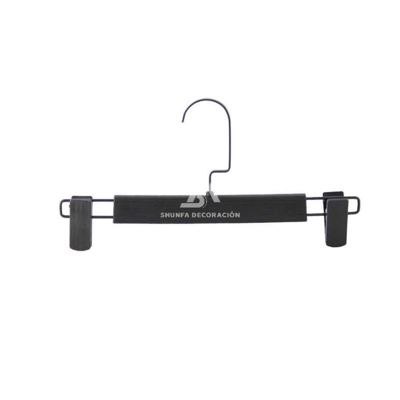 Foto de producto Percha de plastico para pantalones color negro