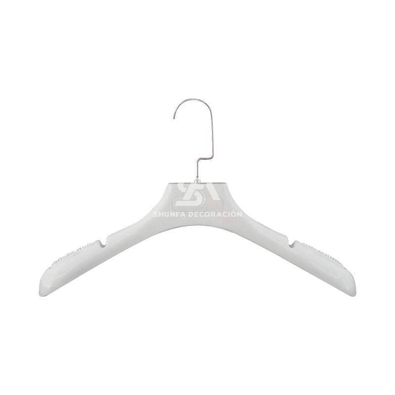 Percha de plástico blanco con muescas hombreras y gancho metálico 39cm
