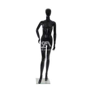 Foto de producto maniquí femenino de fibra sin rostro y mano a la cadera en color negro brillante