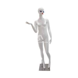 Foto de producto maniquí femenino de fibra con rostro y pose erguida relajada en color blanco brillante