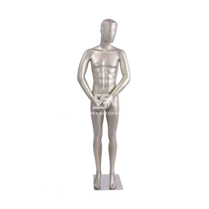 Foto de producto maniquí masculino de fibra en color oro brazos delante y mirando a un lado