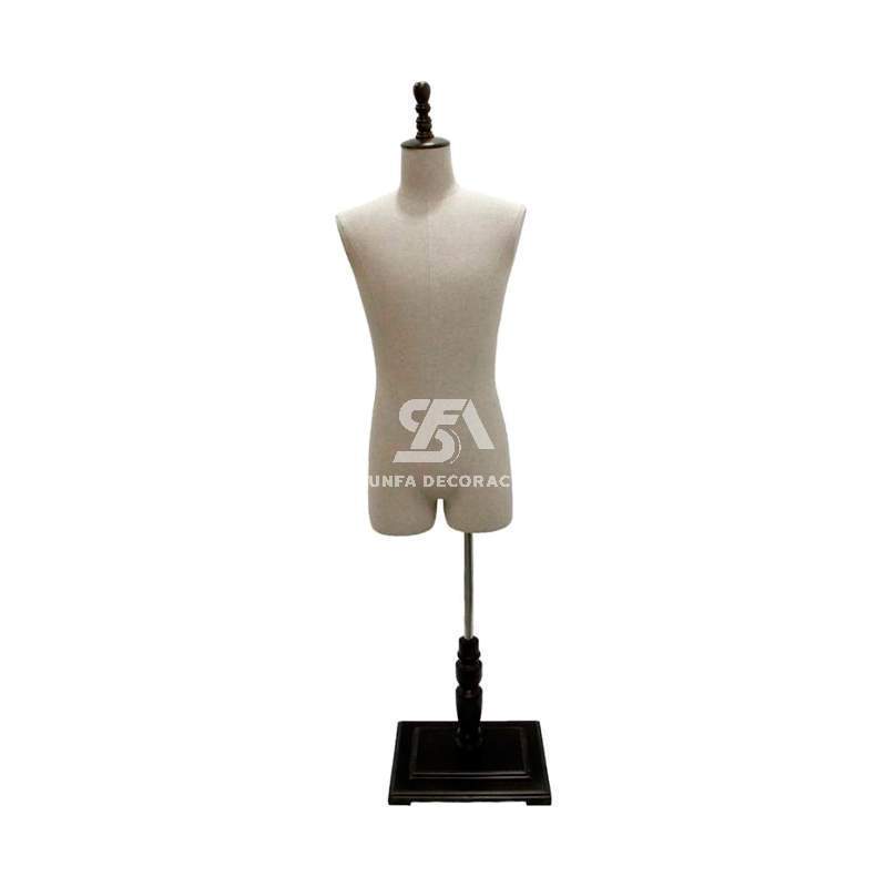 Foto de producto busto masculino sin cabeza con base cuadrada marrón