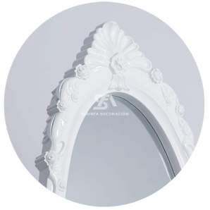 Foto de espejo de pie ovalado con marco estilo clásico en color blanco